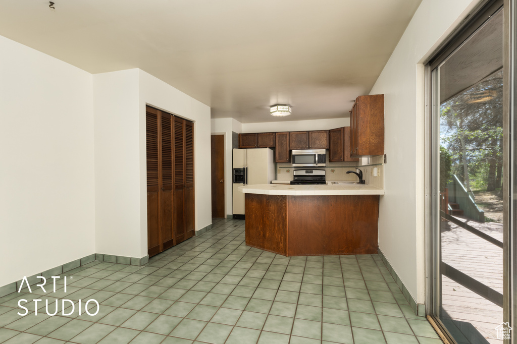 9002 S MEADOWLARK CIR Sandy, UT 84093