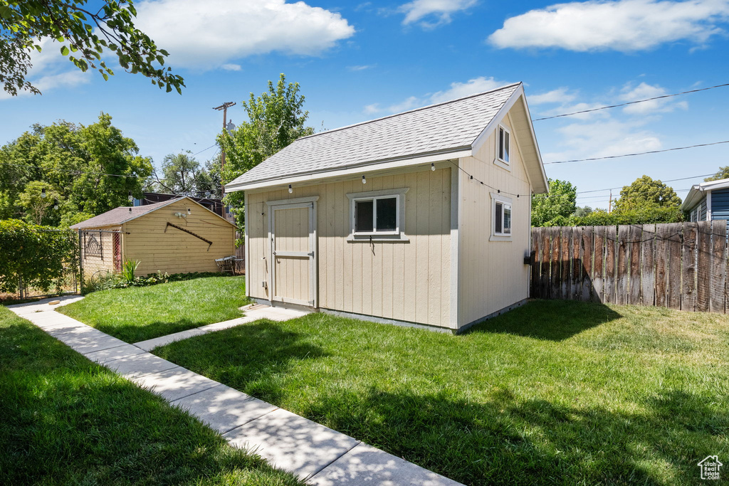 867 W PACIFIC AVE Salt Lake City, UT 84104