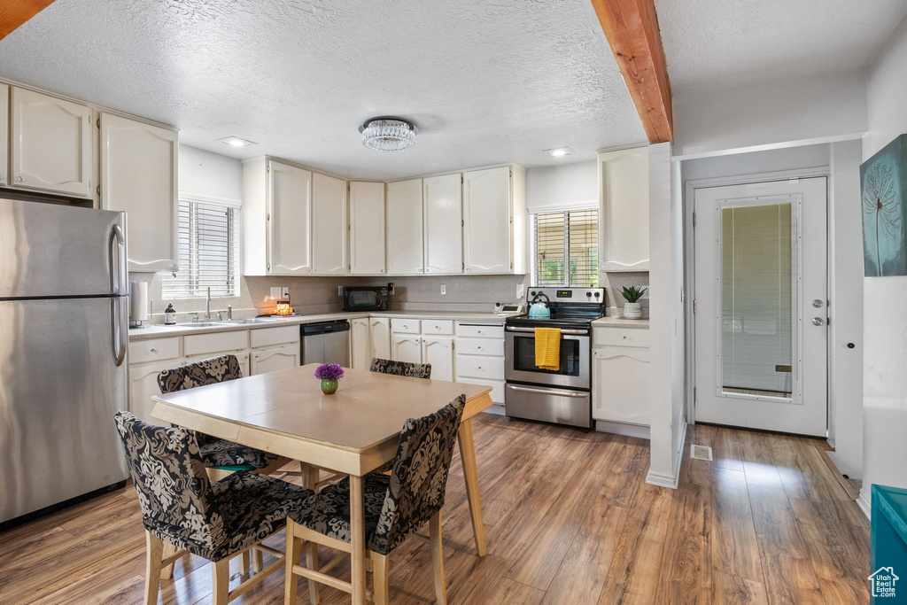 867 W PACIFIC AVE Salt Lake City, UT 84104
