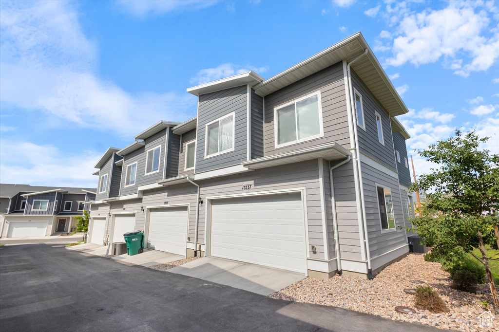 15537 S TRUMPET LN Bluffdale, UT 84065