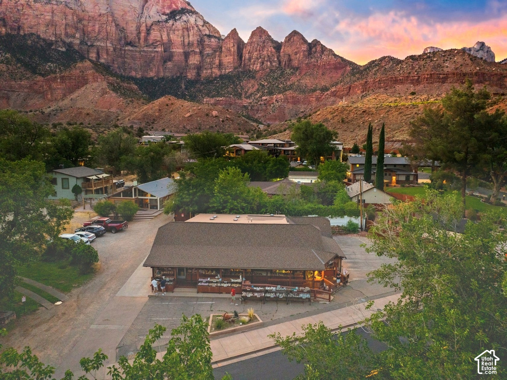 694 ZION PARK BLVD photo 3