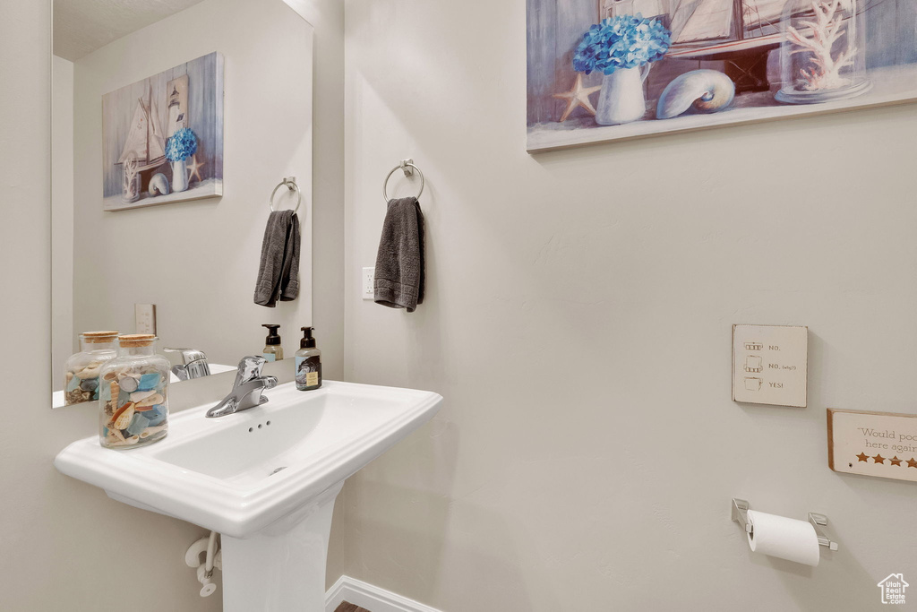 5936 W JUNIPER DR West Valley City, UT 84128