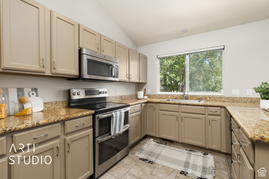 561 E THATCHER WAY Midvale, UT 84047