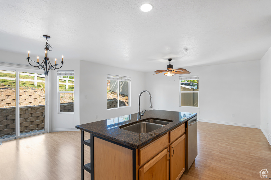 6694 S BALFOUR LN Murray, UT 84123