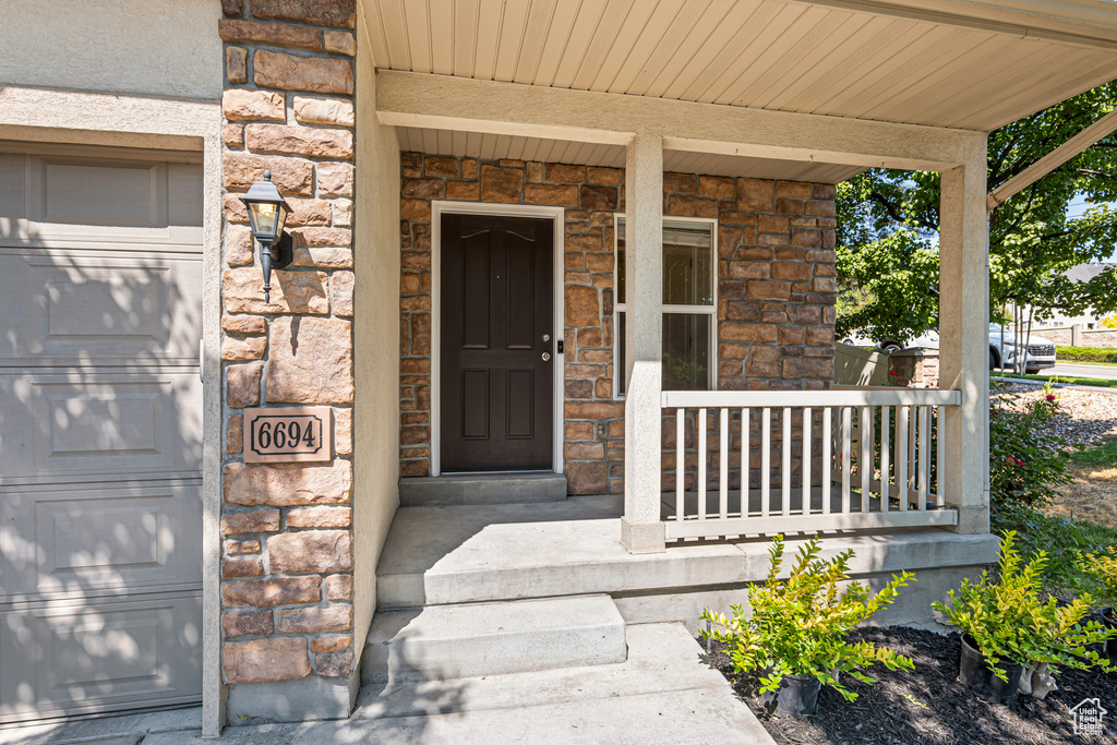 6694 S BALFOUR LN Murray, UT 84123
