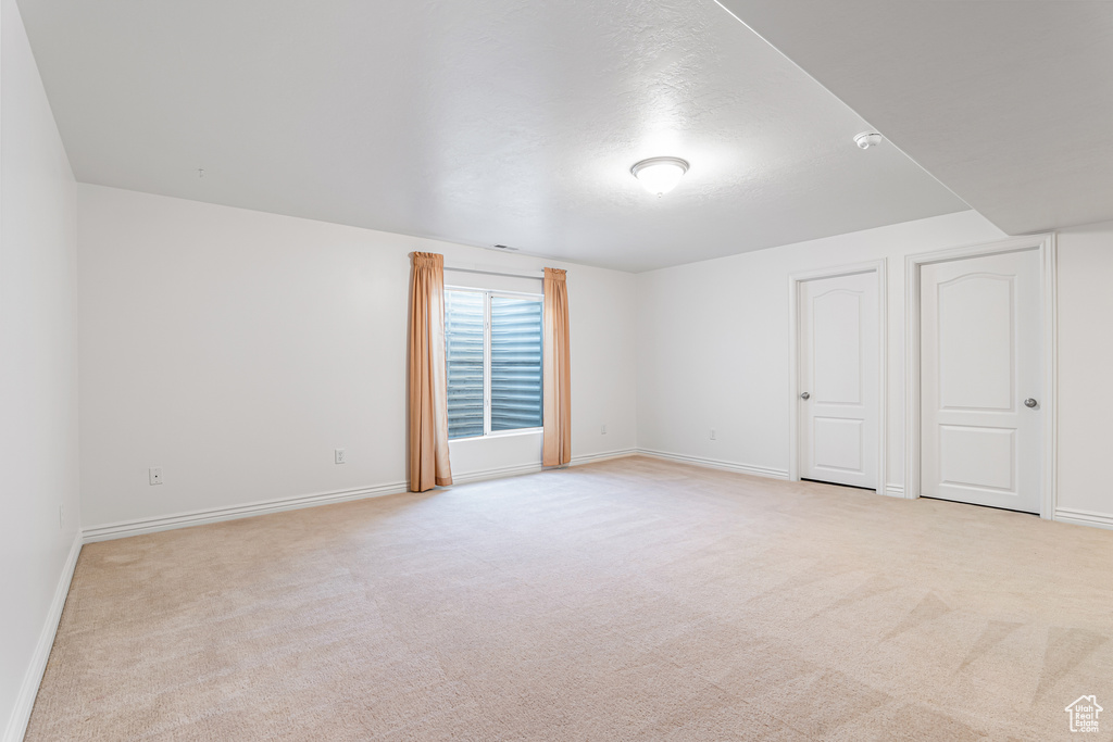 6694 S BALFOUR LN Murray, UT 84123