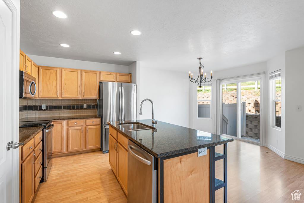 6694 S BALFOUR LN Murray, UT 84123