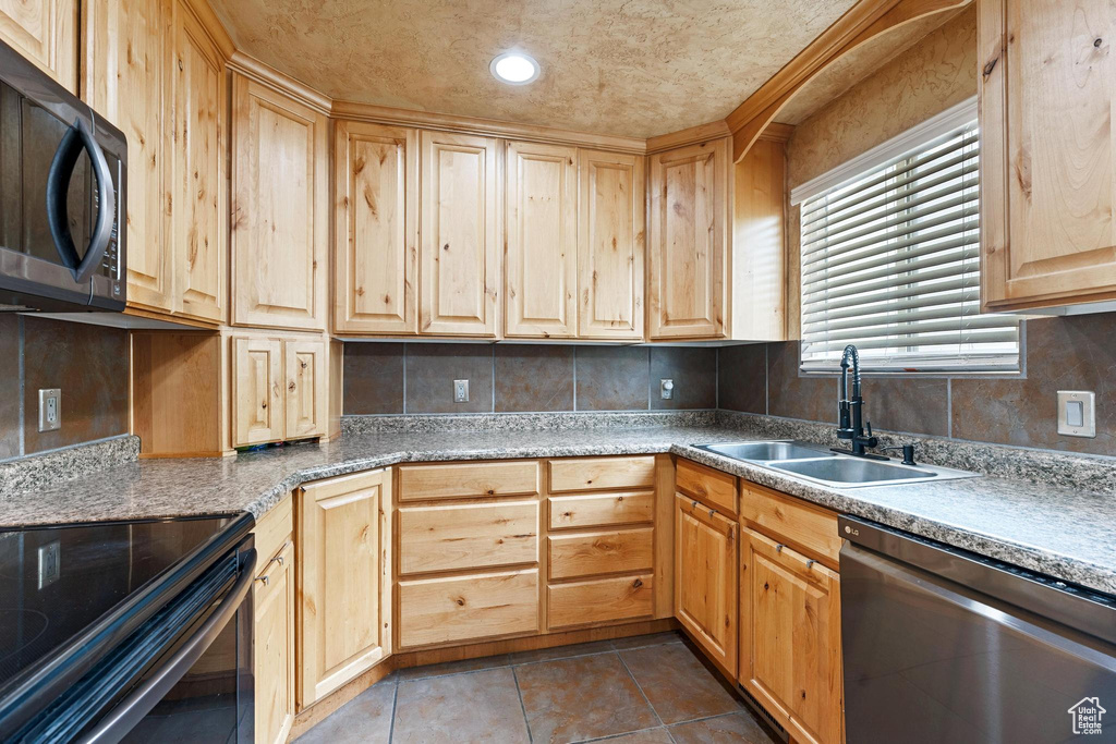 4902 S FARAH DR Kearns, UT 84118