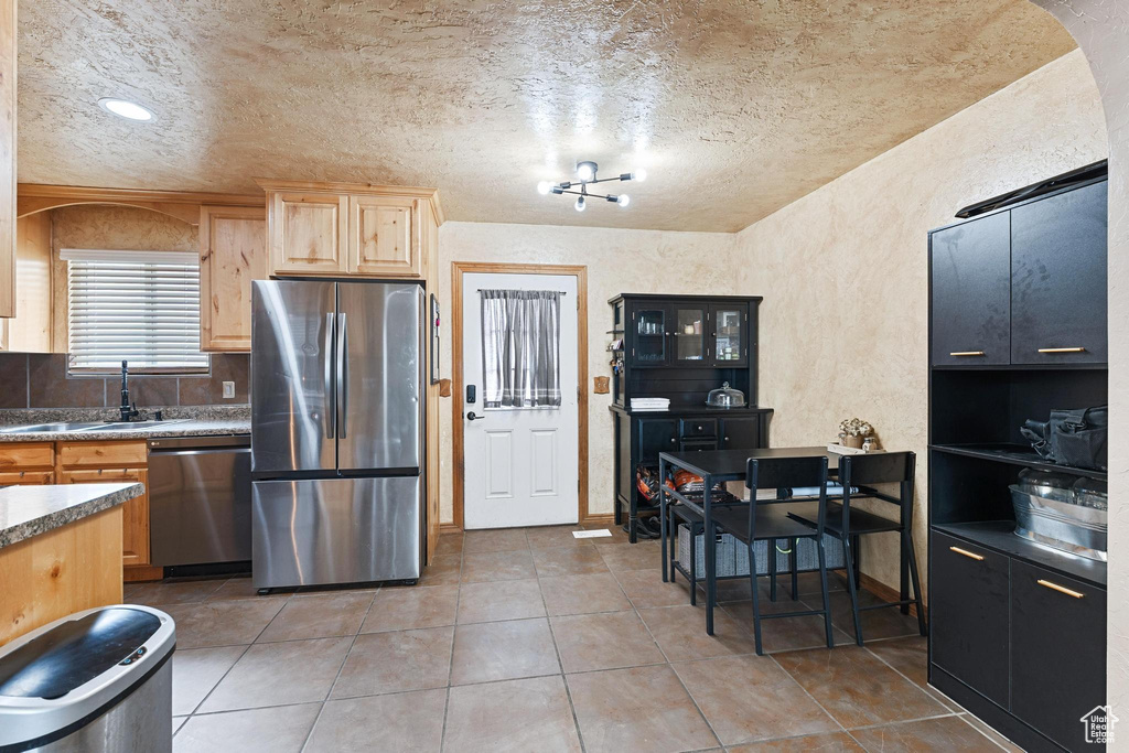 4902 S FARAH DR Kearns, UT 84118