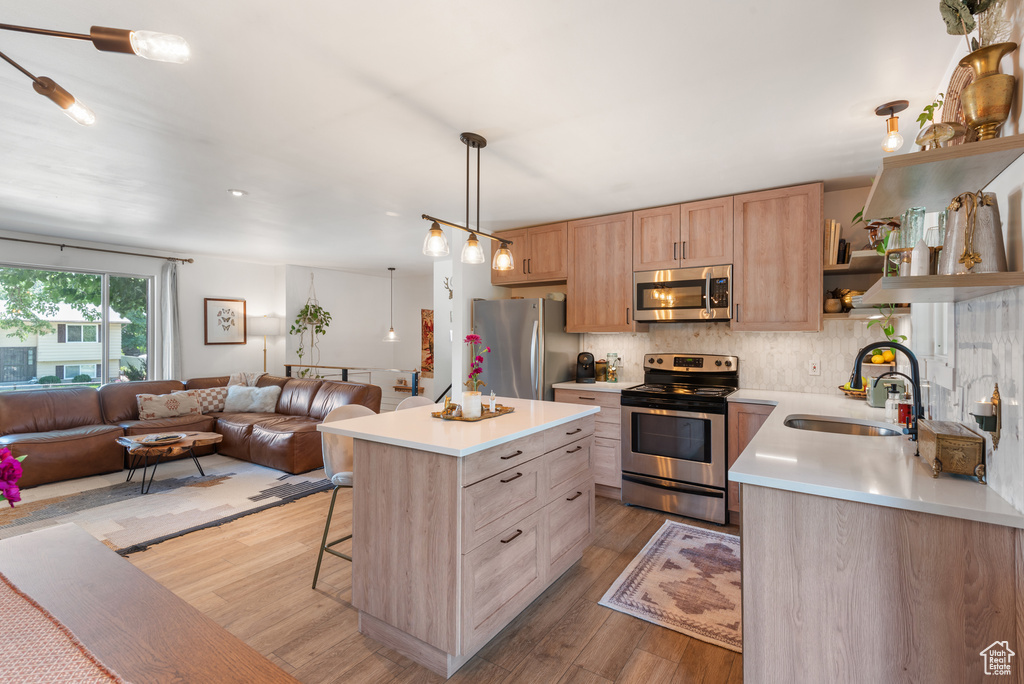 569 E ALOHA LN Sandy, UT 84070
