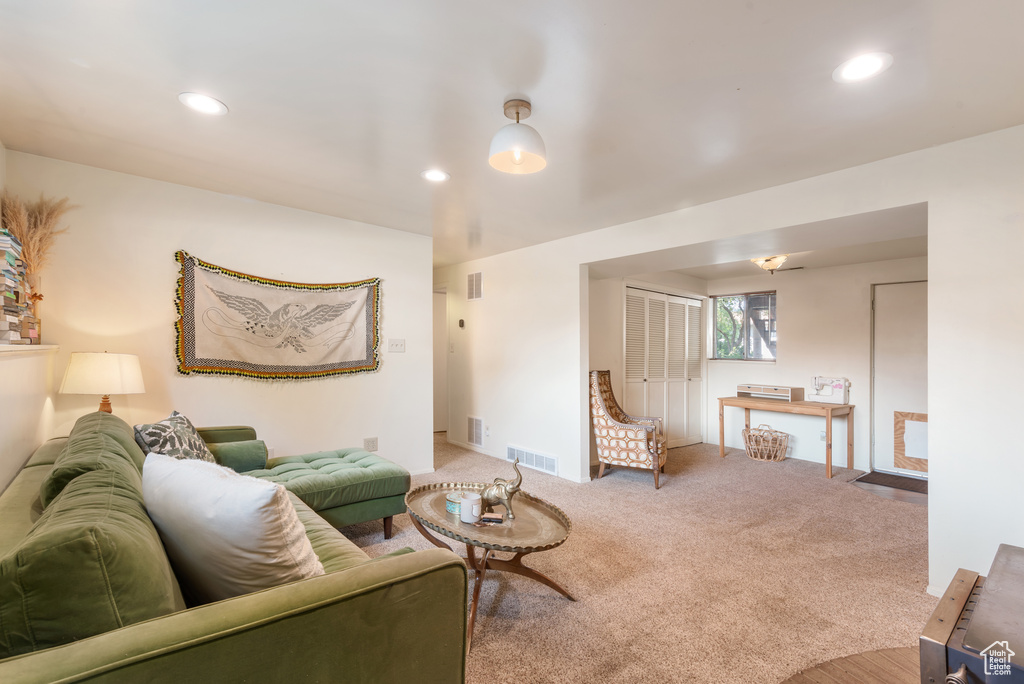 569 E ALOHA LN Sandy, UT 84070