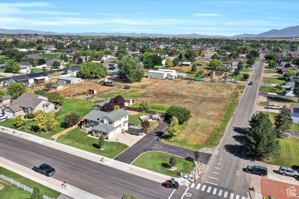 2584 W 3100 N Farr West, UT 84404