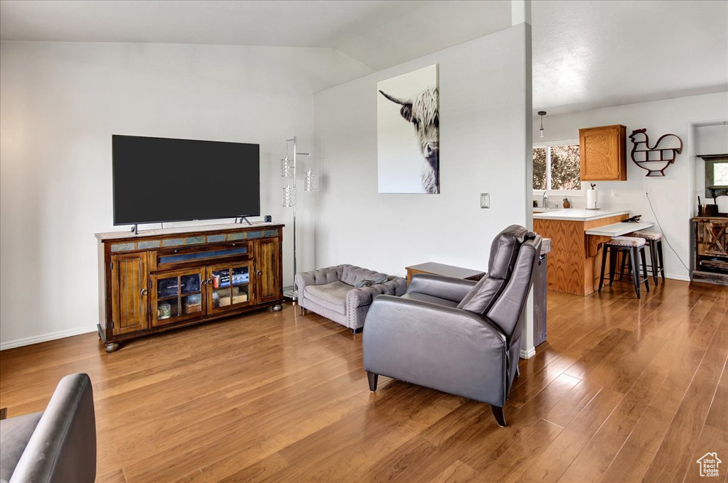 2584 W 3100 N Farr West, UT 84404