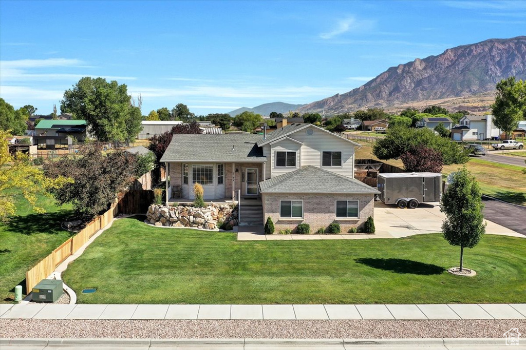 2584 W 3100 N Farr West, UT 84404