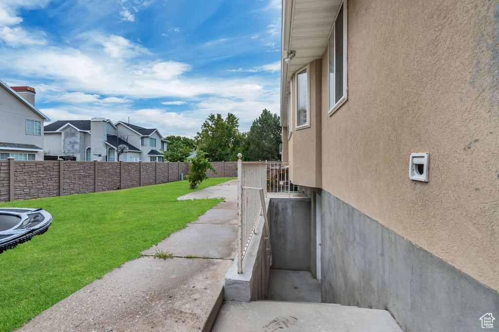 1528 E BUTTERCUP DR Sandy, UT 84092