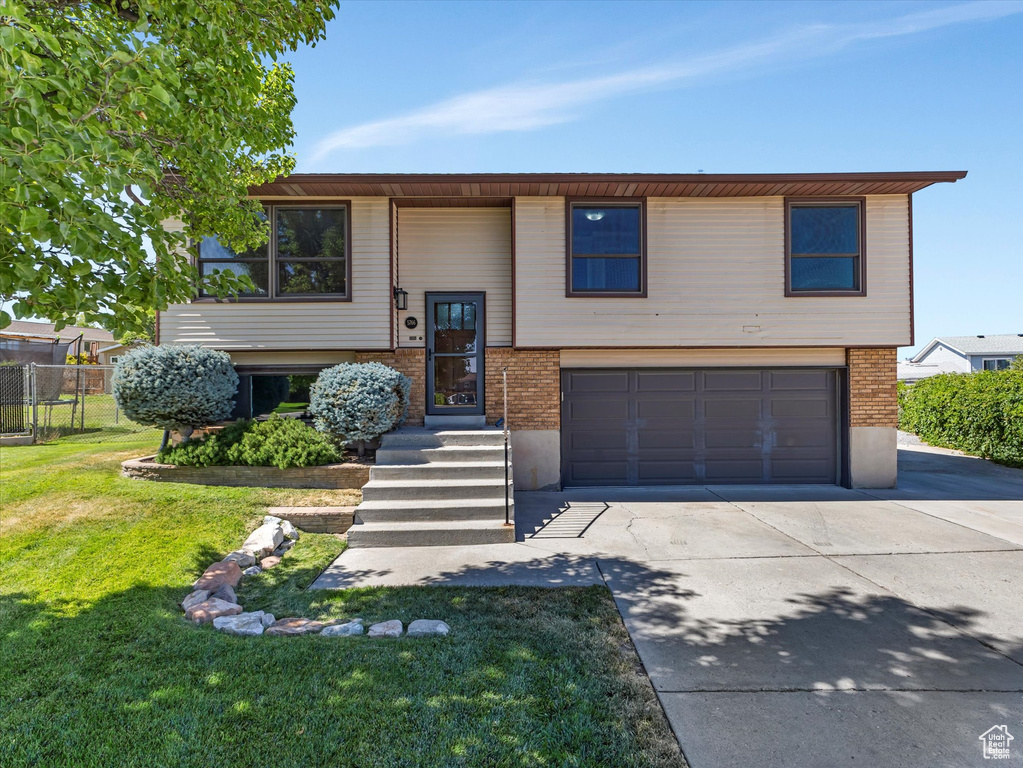5766 W TUCKINGTON CIR Kearns, UT 84118