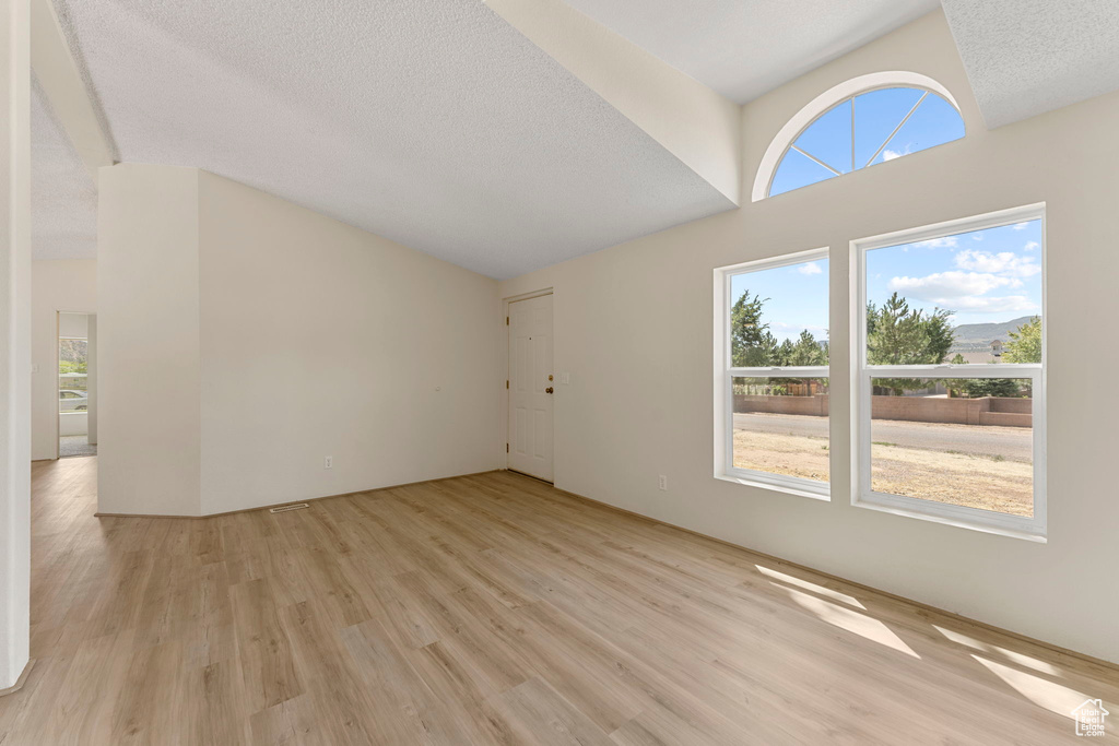 Photo 5 for MLS #2101434 at 184 W Center