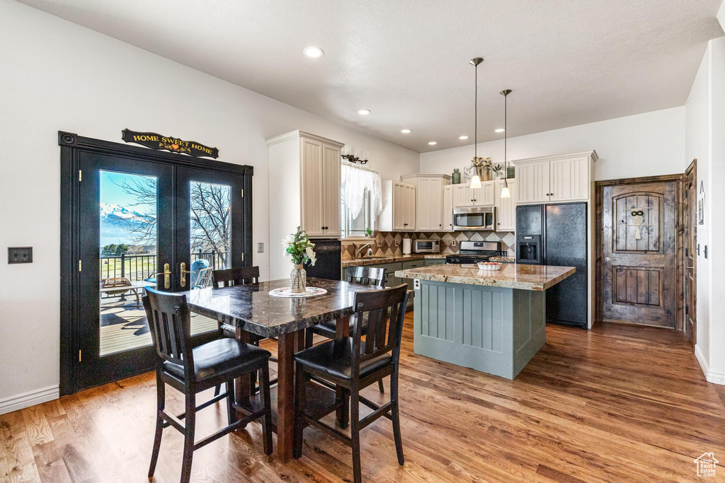 2392 S MAVERICK RD Saratoga Springs, UT 84045