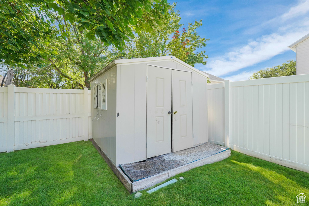 450 E WATERFORD WAY Midvale, UT 84047