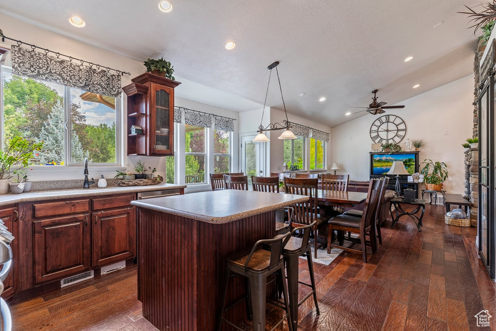 Photo 8 for MLS #2101643 at 969 S View Crest Ln