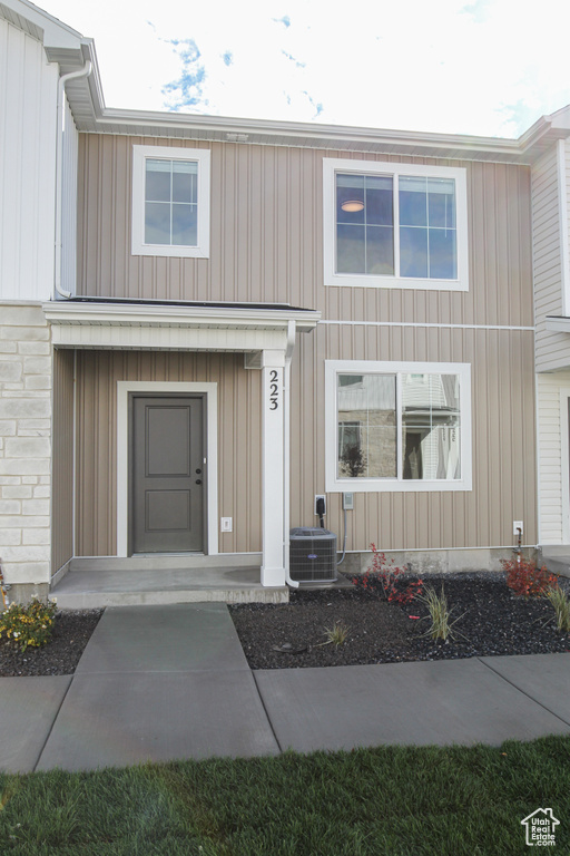 Photo 3 for MLS #2101681 at 232 W 690 North