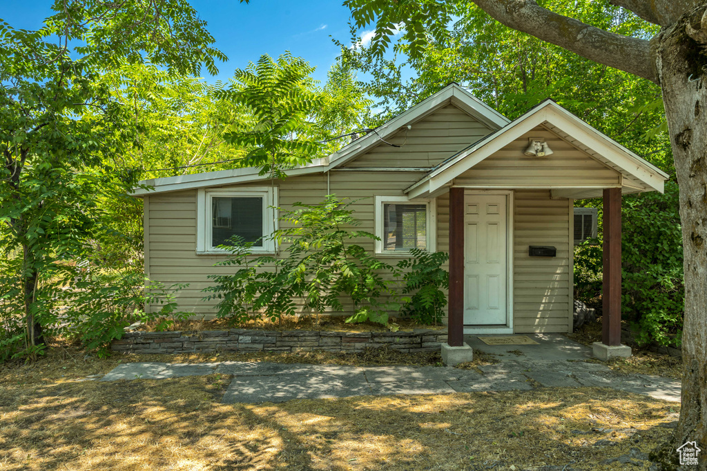 1075 S JEREMY ST Salt Lake City, UT 84104