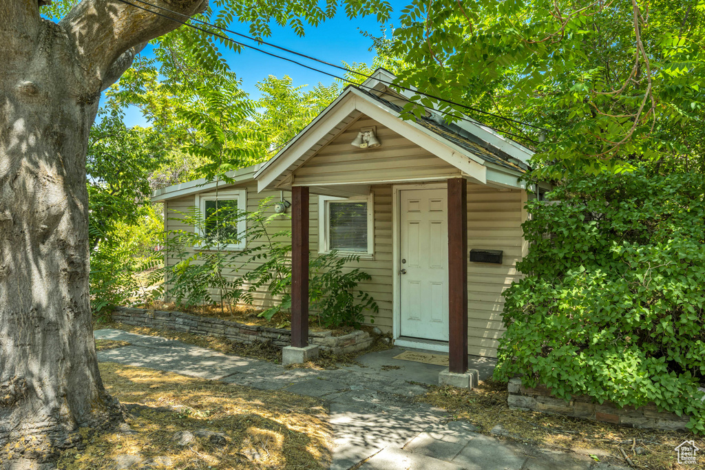 1075 S JEREMY ST Salt Lake City, UT 84104