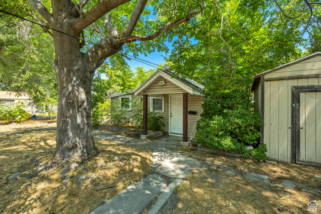1075 S JEREMY ST Salt Lake City, UT 84104