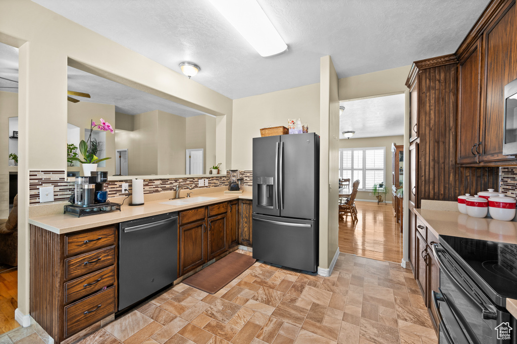 5282 W MOUNTAIN BROOK DR West Jordan, UT 84081