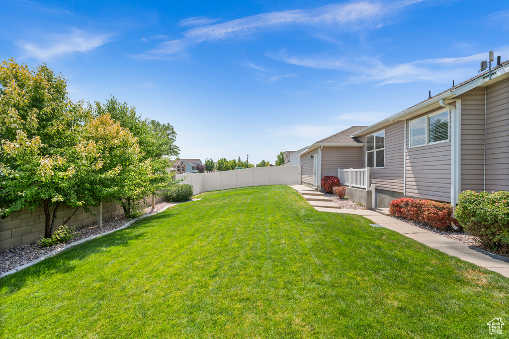 5282 W MOUNTAIN BROOK DR West Jordan, UT 84081