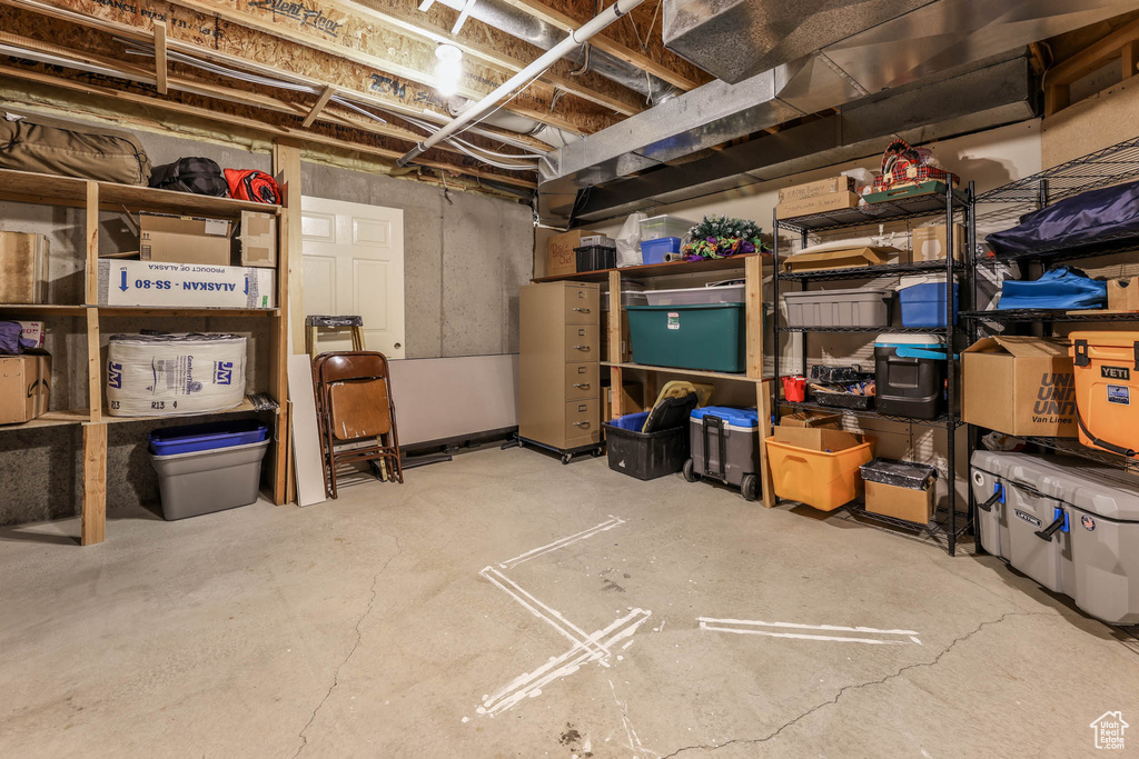 8804 S LONG DR West Jordan, UT 84088