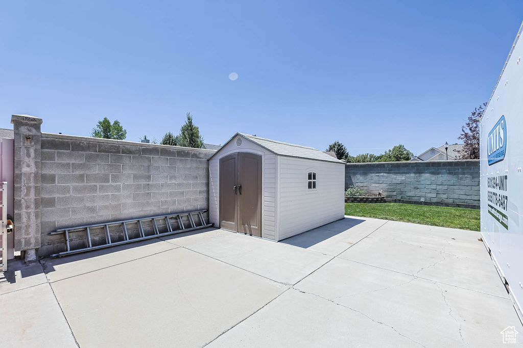 8804 S LONG DR West Jordan, UT 84088