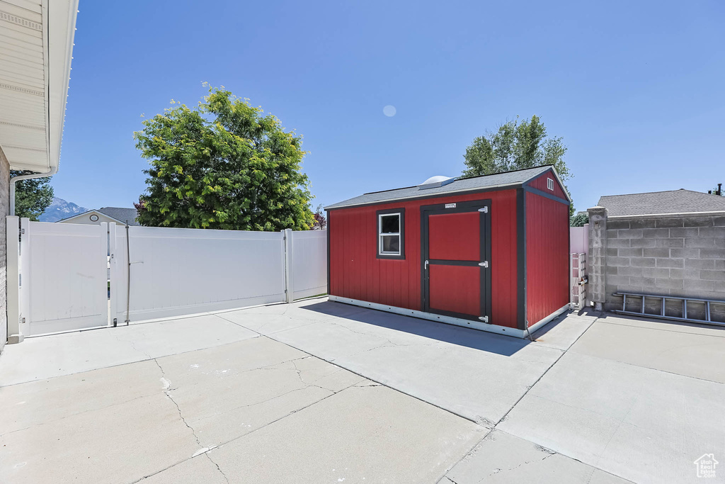 8804 S LONG DR West Jordan, UT 84088