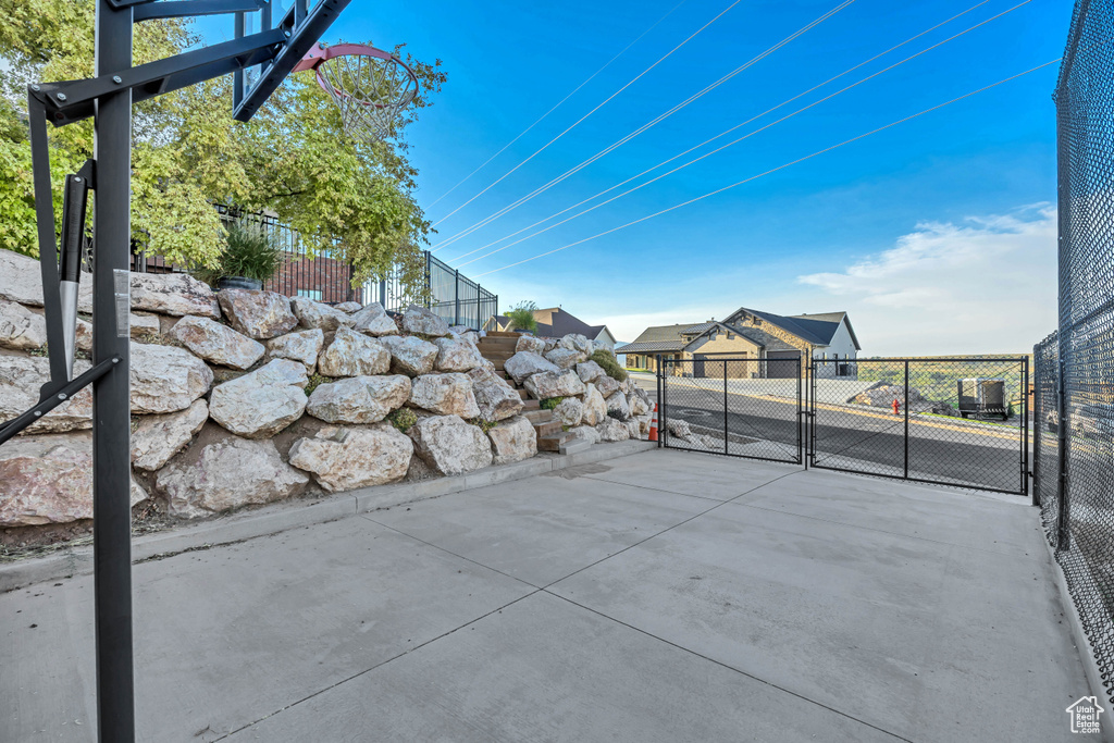 295 W 5650 S Washington Terrace, UT 84405
