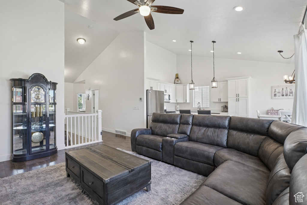 643 E MOUNT PEALE DR Eagle Mountain, UT 84005