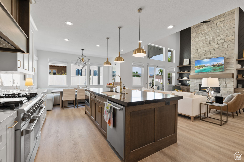 2860 N MANOR CREST LN Layton, UT 84041