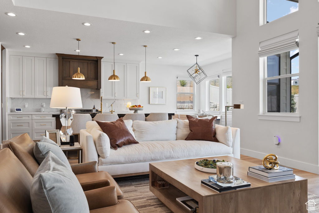2860 N MANOR CREST LN Layton, UT 84041