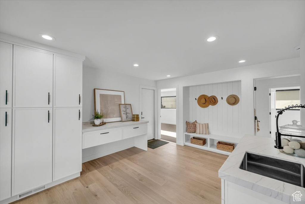 2898 E OAKHURST DR Salt Lake City, UT 84108