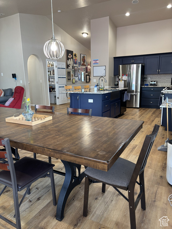 930 N REDBRIDGE DR North Salt Lake, UT 84054