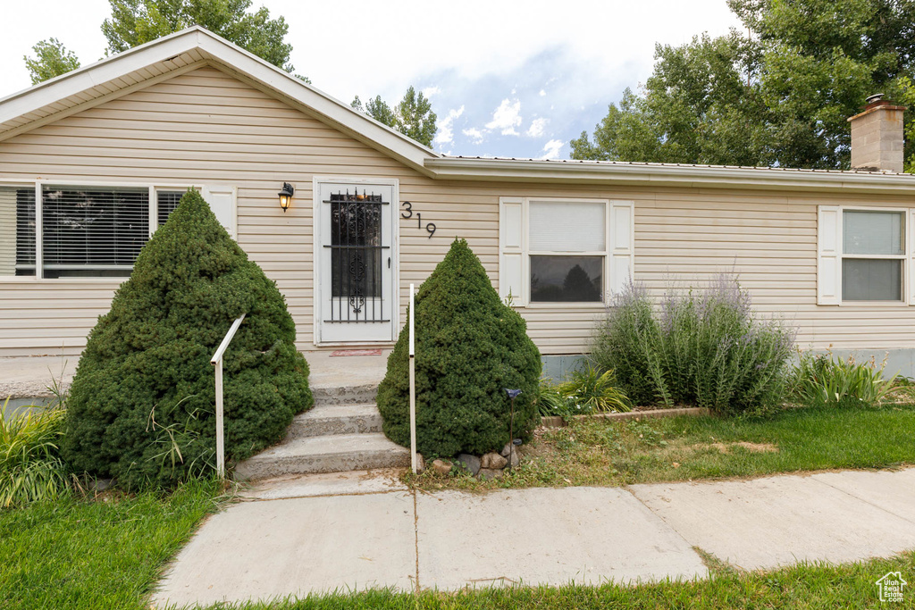 319 N 100 E Aurora, UT 84620