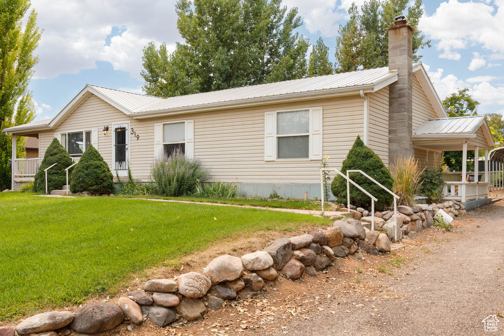 319 N 100 E Aurora, UT 84620