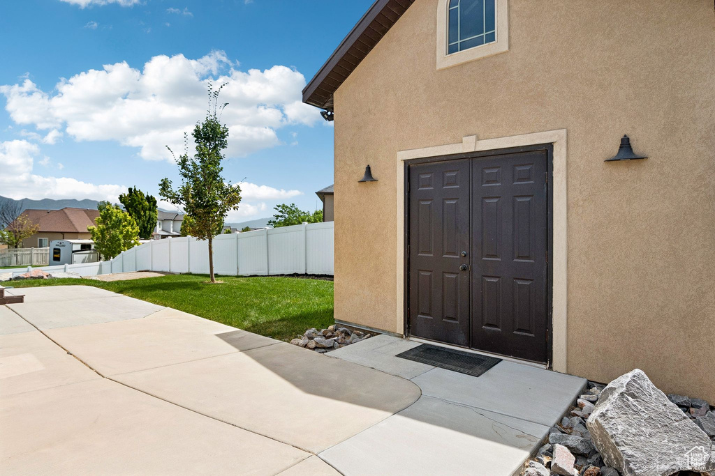 217 W HONEYSUCKLE DR Saratoga Springs, UT 84045
