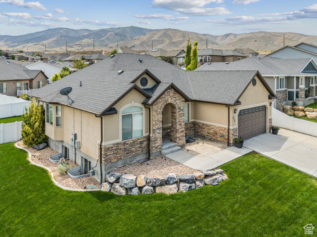 217 W HONEYSUCKLE DR Saratoga Springs, UT 84045