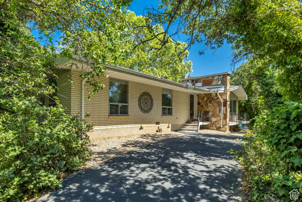 2342 E COMBE RD Uintah, UT 84403