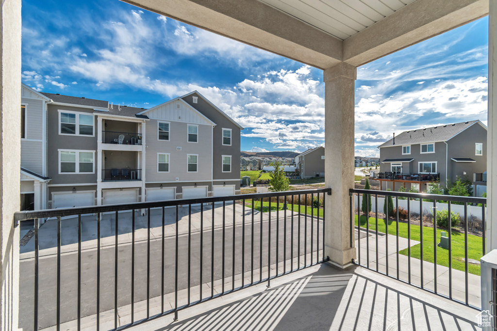 Photo 8 for MLS #2102059 at 1834 W Newcastle Ln #E204