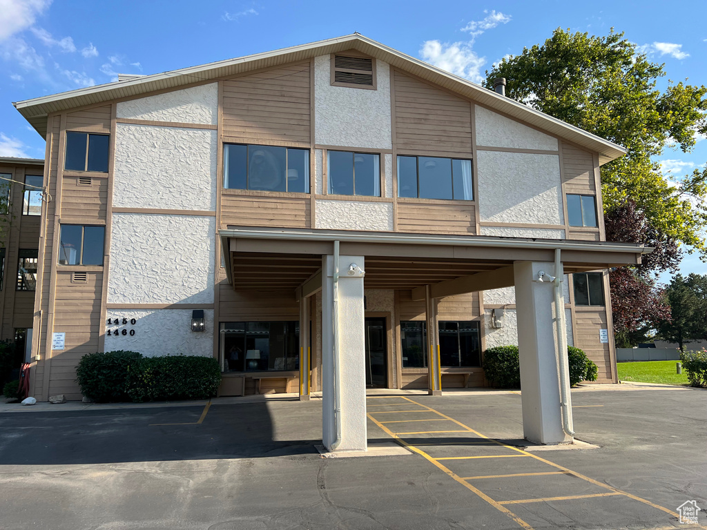1460 E HIGHLAND COVE LN #223 Salt Lake City, UT 84106