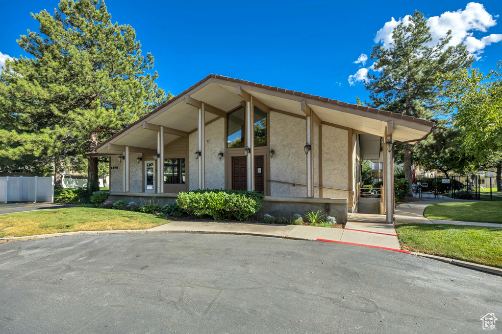 1460 E HIGHLAND COVE LN #223 Salt Lake City, UT 84106