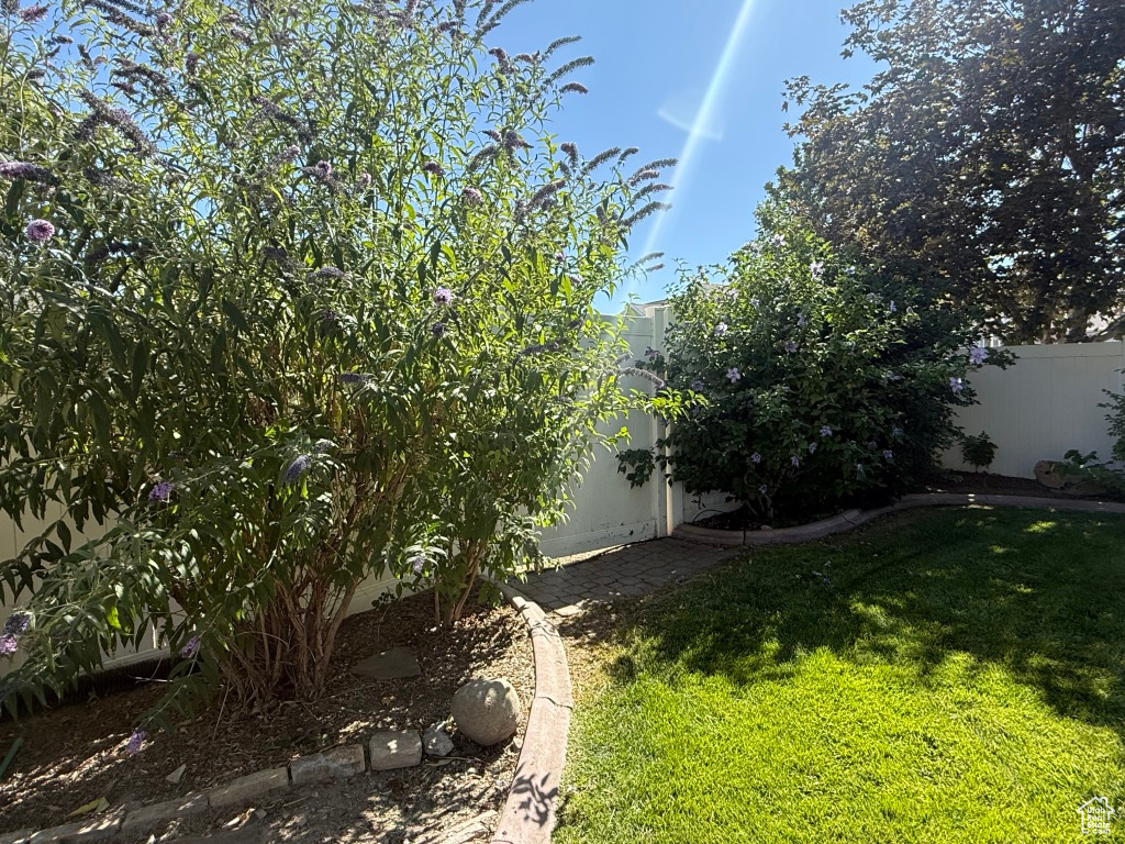 6835 W HUNTER VALLEY DR West Valley City, UT 84128