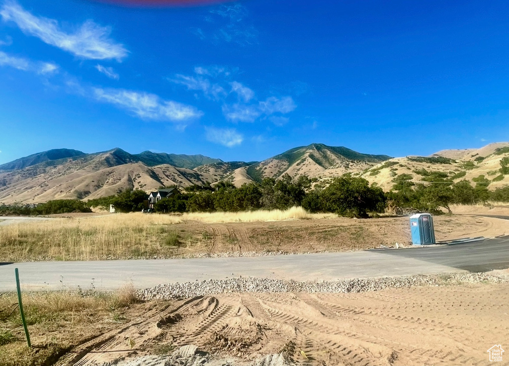 2056 E MAPLE HILLS LN Mapleton, UT 84664