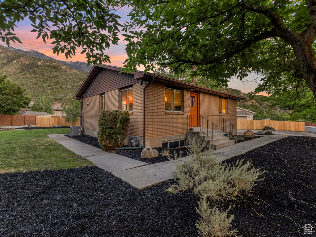 9795 S LITTLE COTTONWOOD LN Sandy, UT 84092